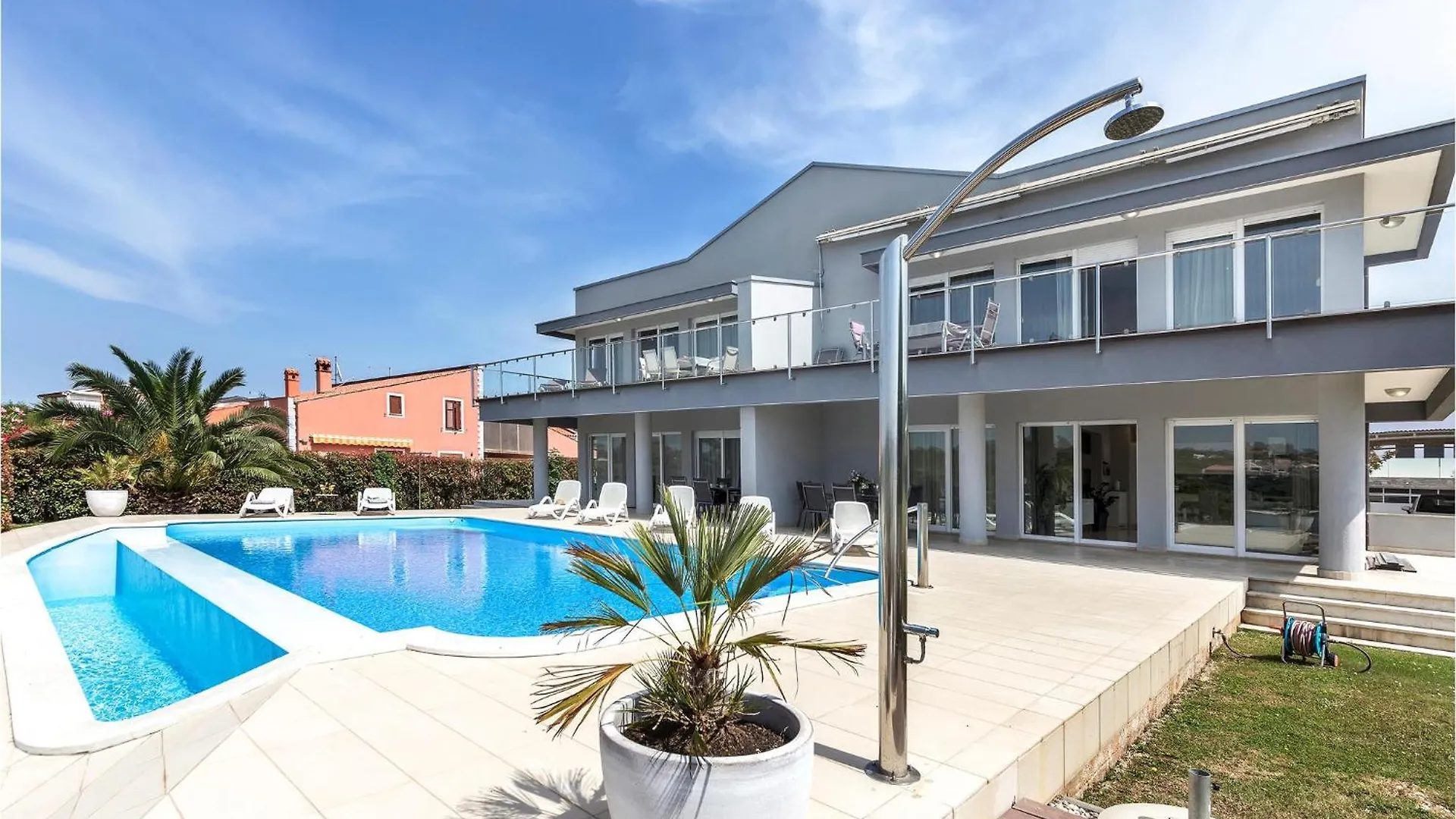 Lovely Apartment In Banjole With House Sea View